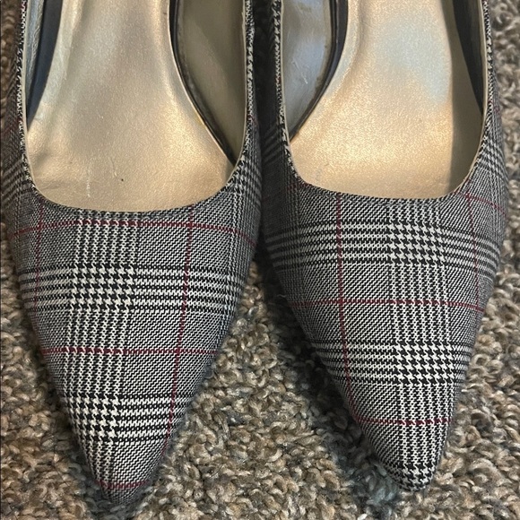 Croft & Barrow Women's Checkered Heels - Gray and Red Z9 - Picture 11 of 14